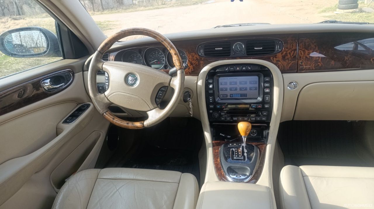 Jaguar XJ8 | 6