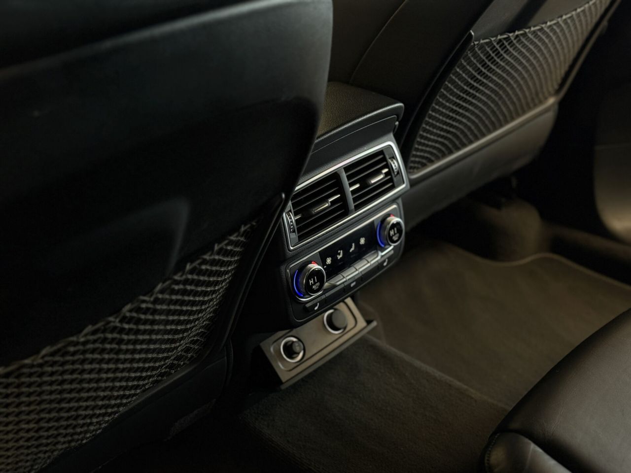Audi Q7 | 12