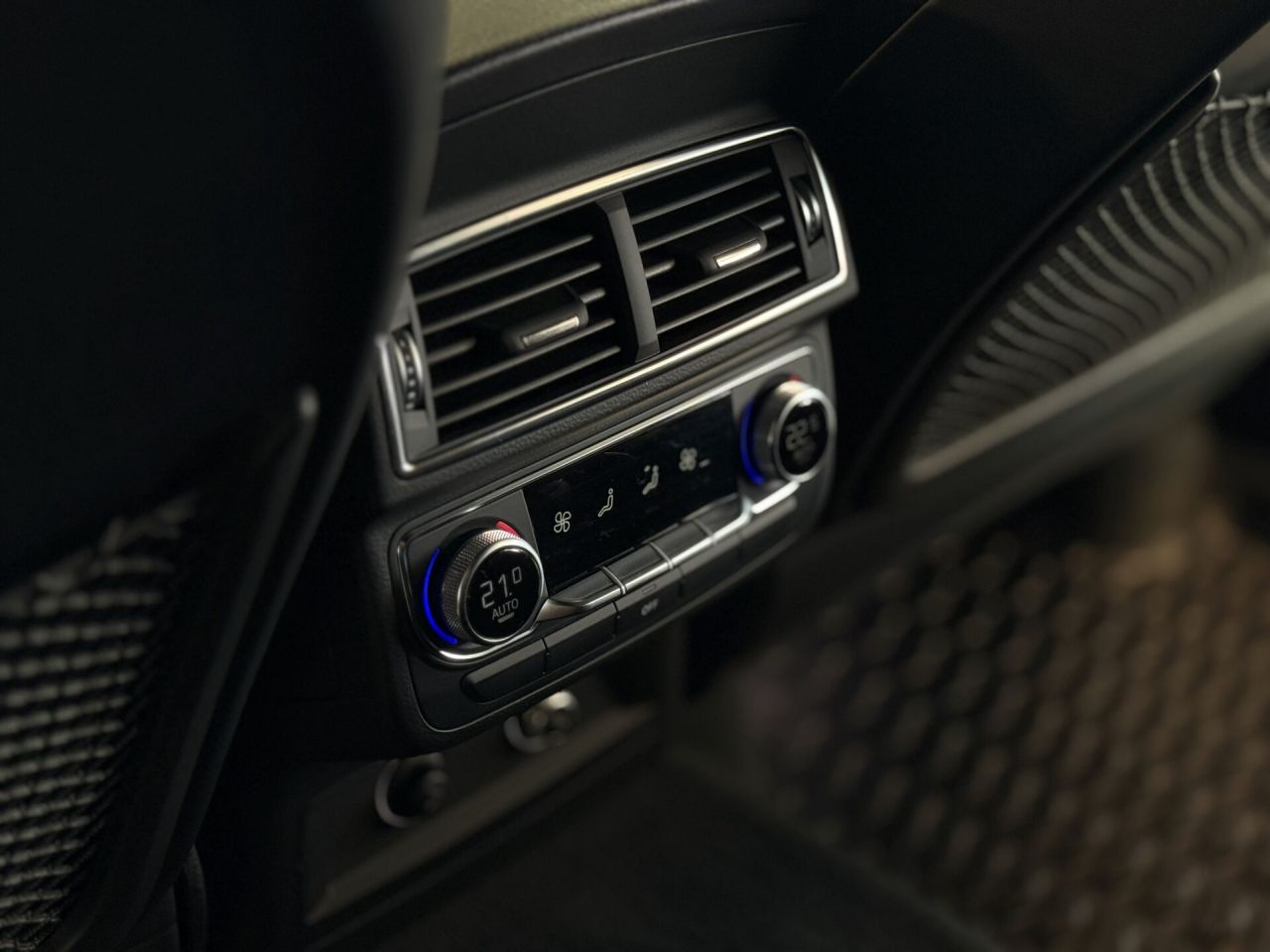 Audi Q7 | 6