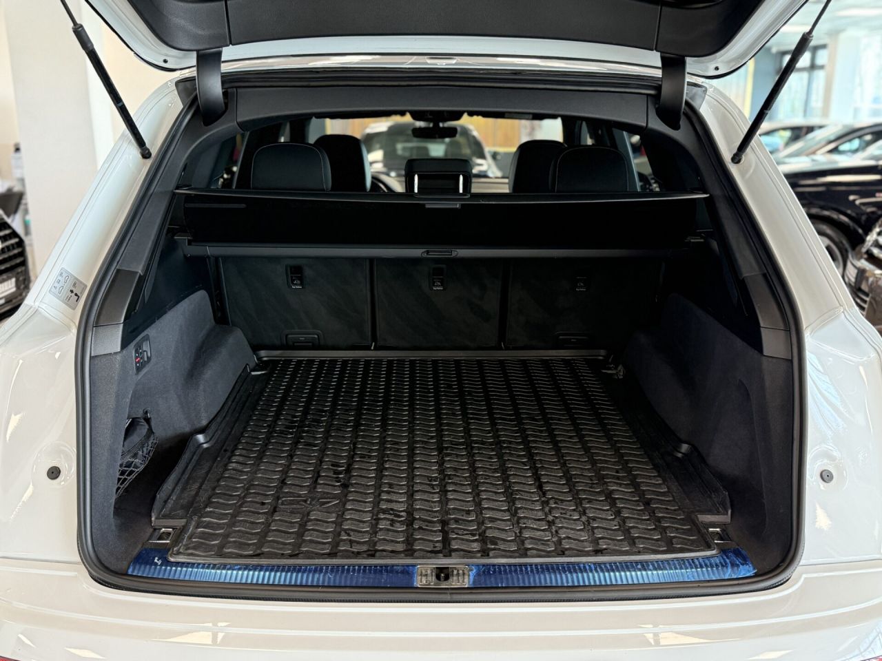 Audi Q7 | 14