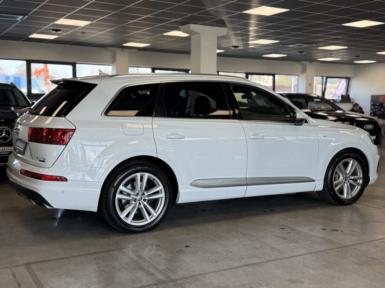 Audi Q7 | 8