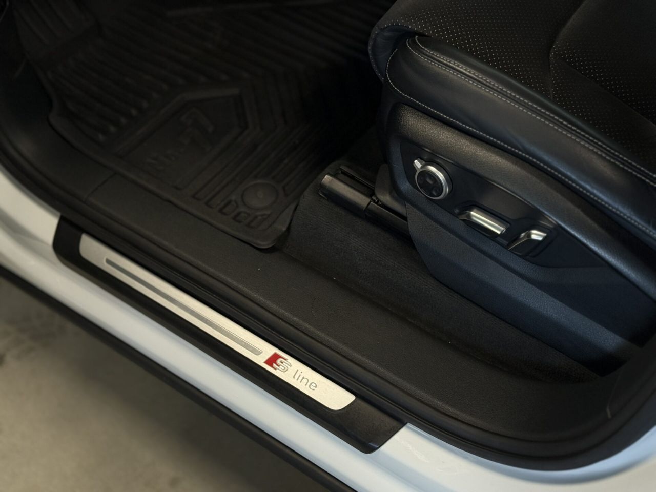 Audi Q7 | 26