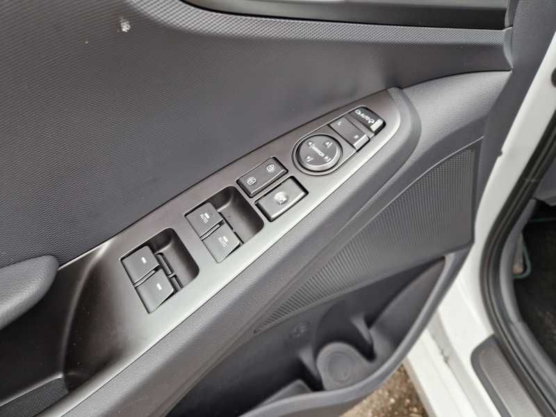 Hyundai IONIQ | 19