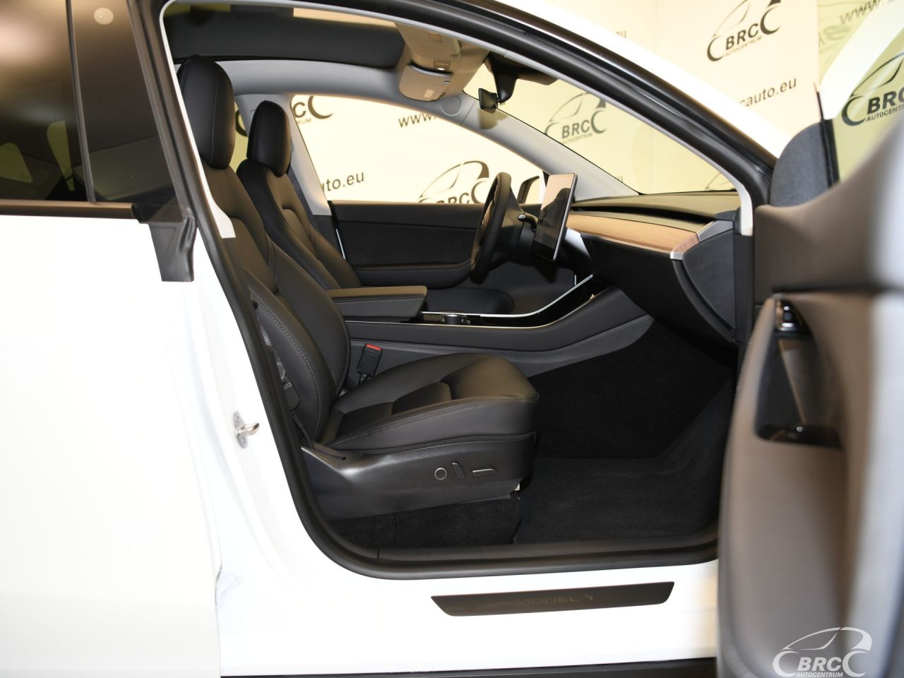 Tesla Model Y | 3