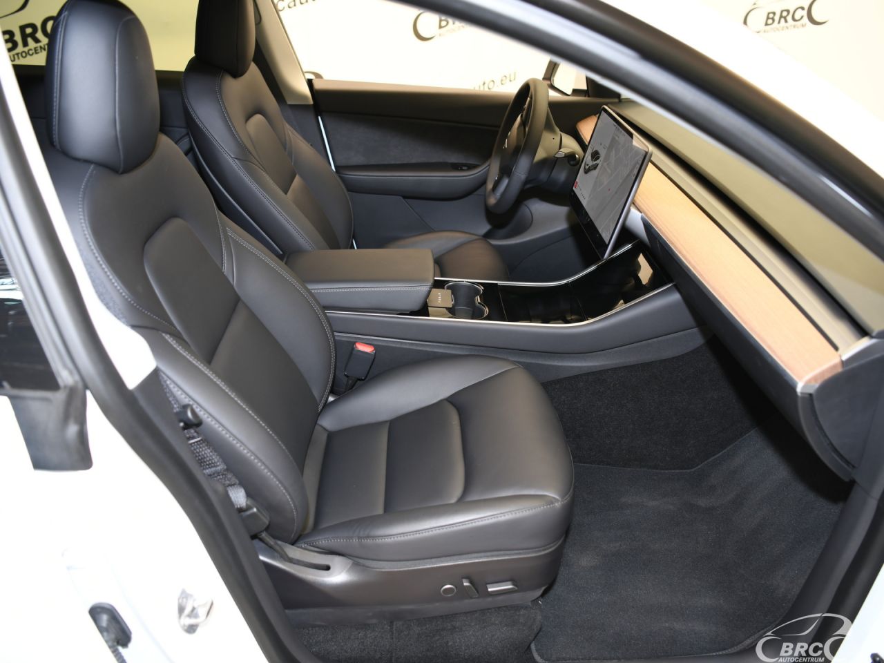 Tesla Model Y | 4