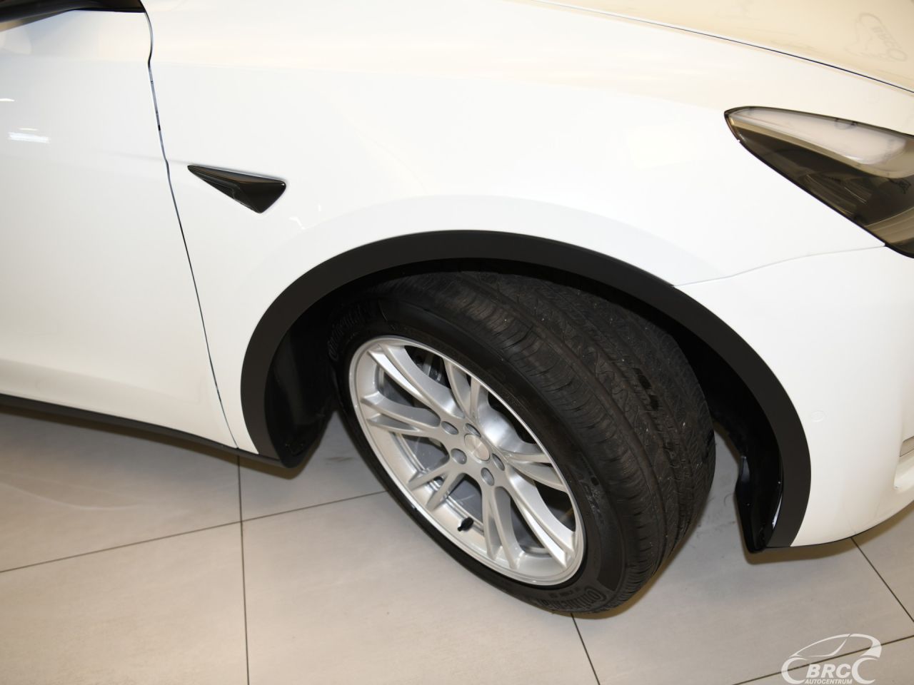 Tesla Model Y | 32