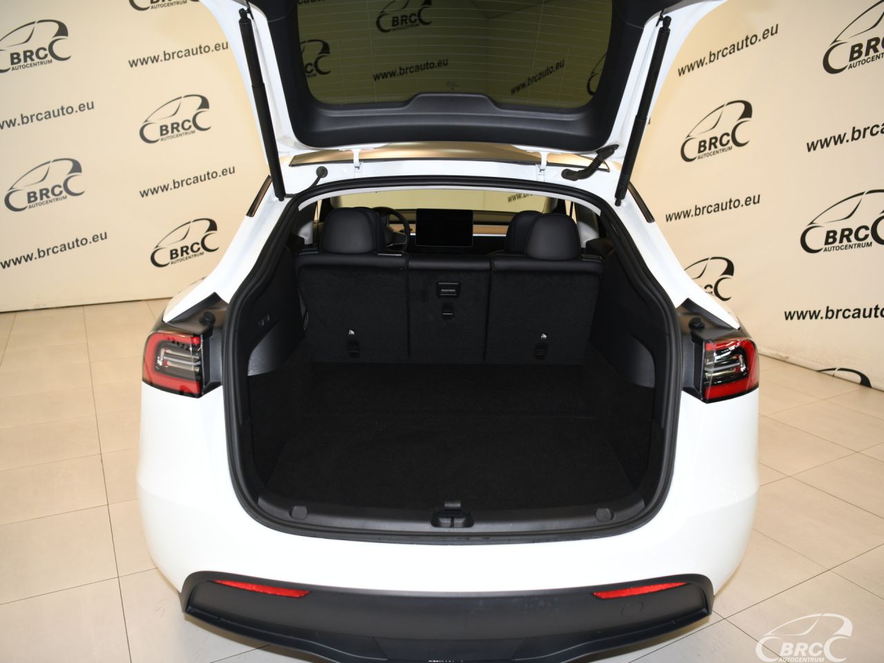 Tesla Model Y | 34