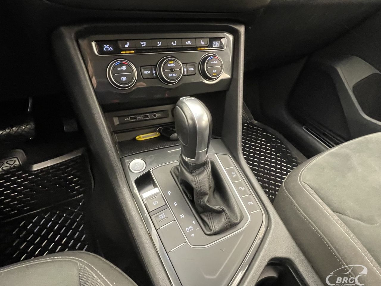 Volkswagen Tiguan | 24