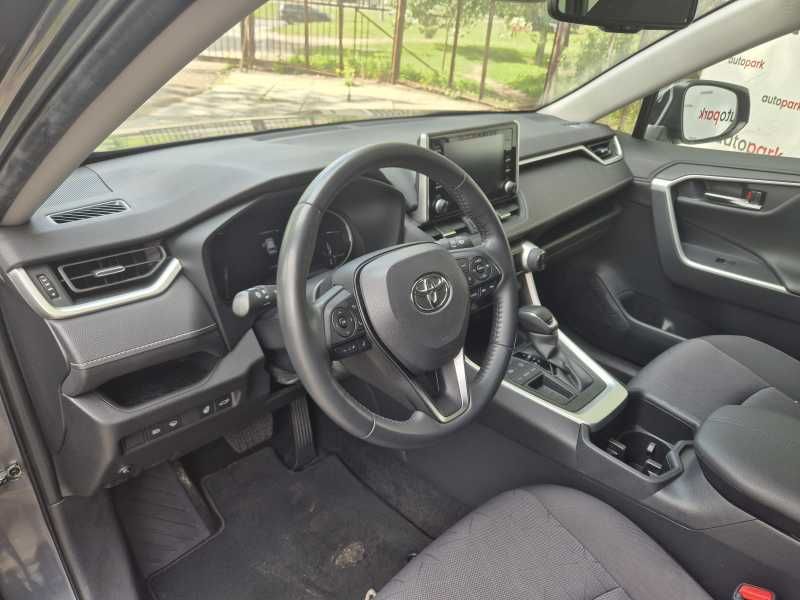 Toyota RAV4 | 8