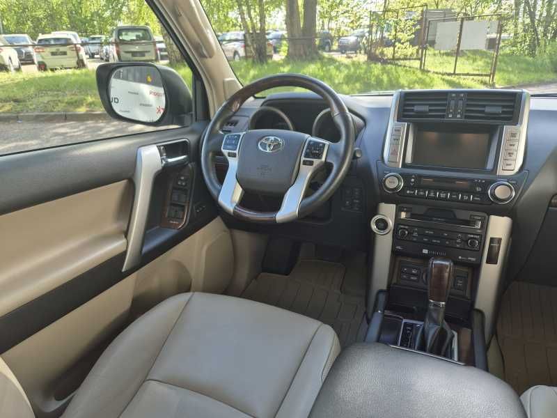 Toyota Land Cruiser | 6