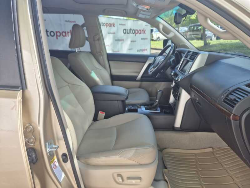 Toyota Land Cruiser | 7