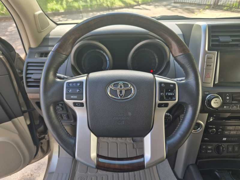 Toyota Land Cruiser | 8