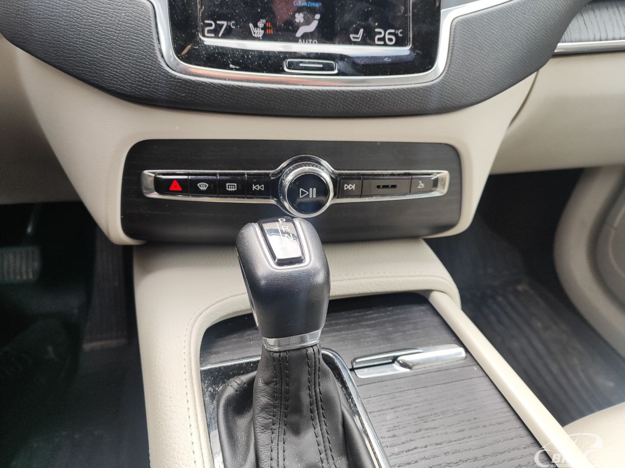 Volvo XC90 | 12