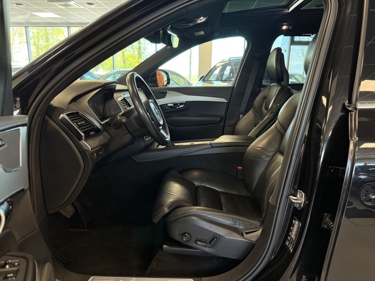 Volvo XC90 | 29