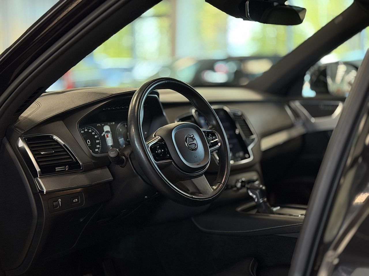 Volvo XC90 | 28