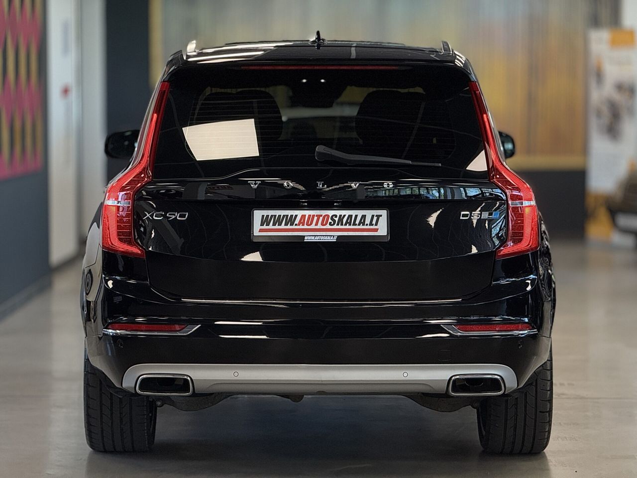Volvo XC90 | 24