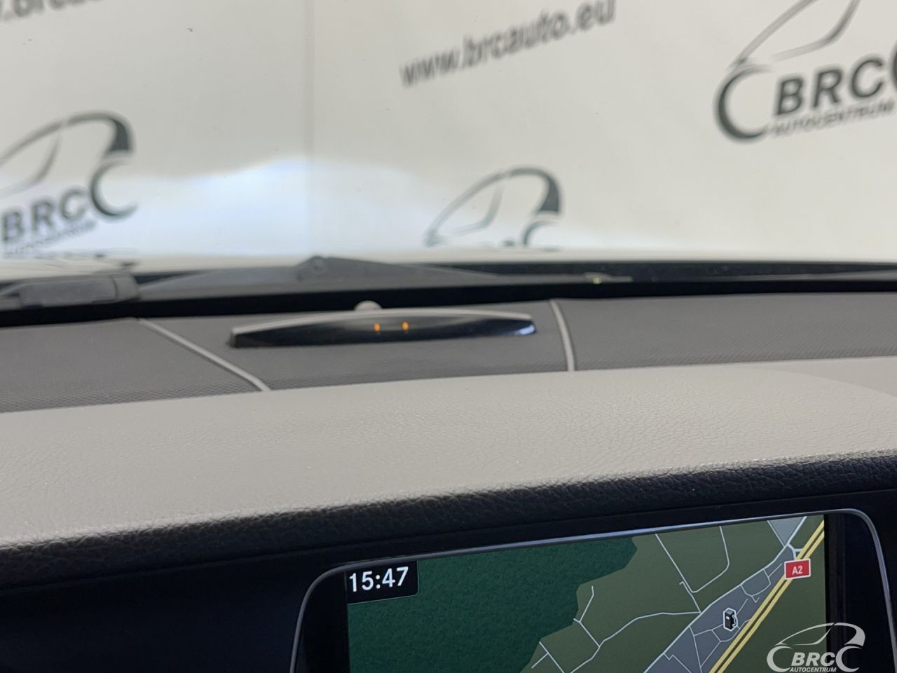 Mercedes-Benz E200 | 33
