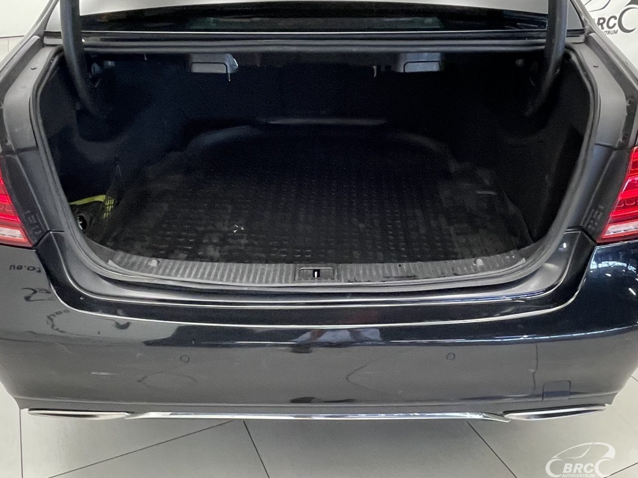 Mercedes-Benz E200 | 38