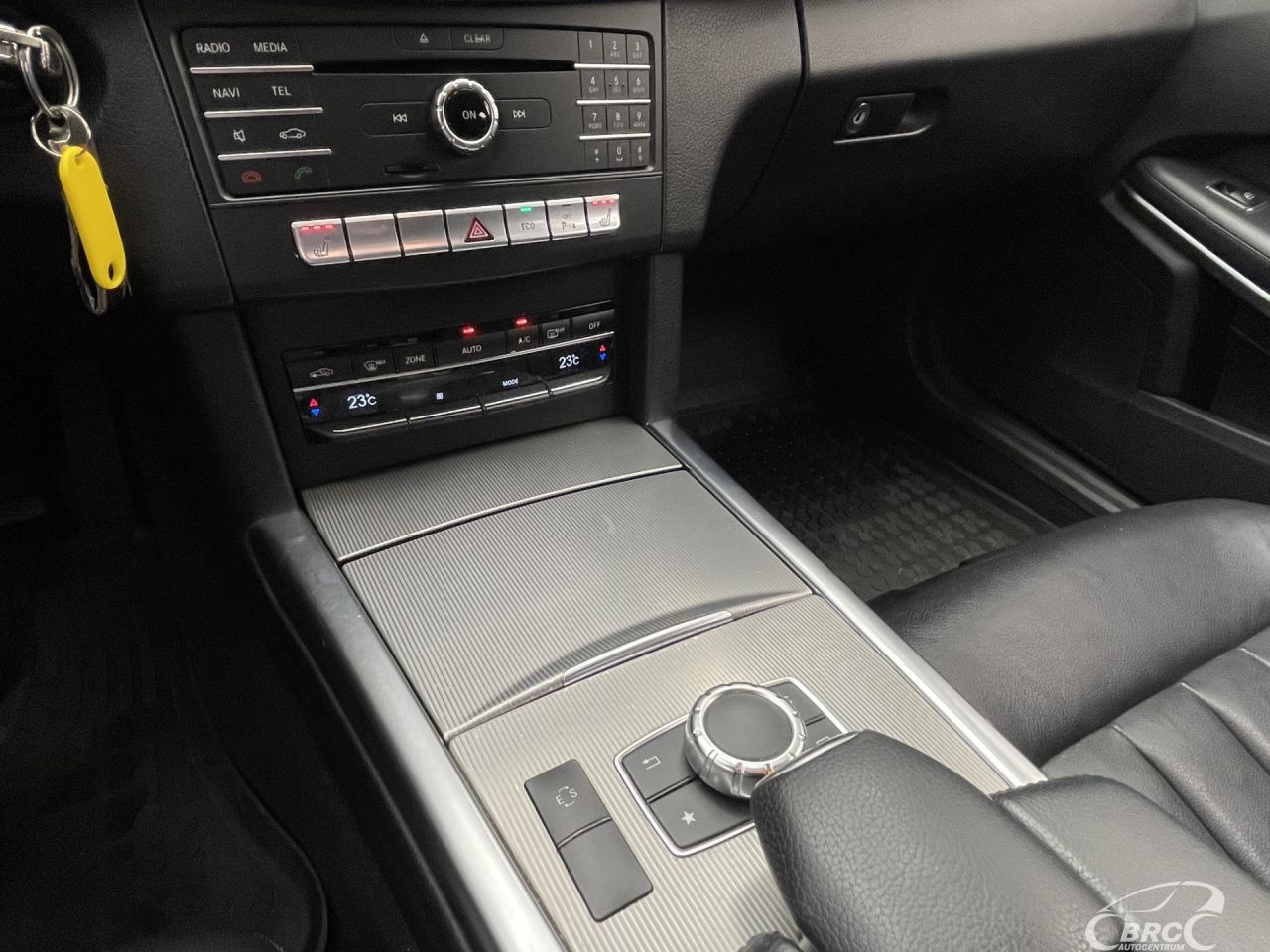 Mercedes-Benz E200 | 25