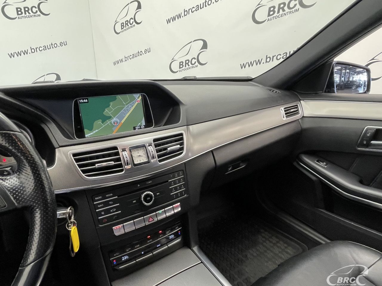 Mercedes-Benz E200 | 26