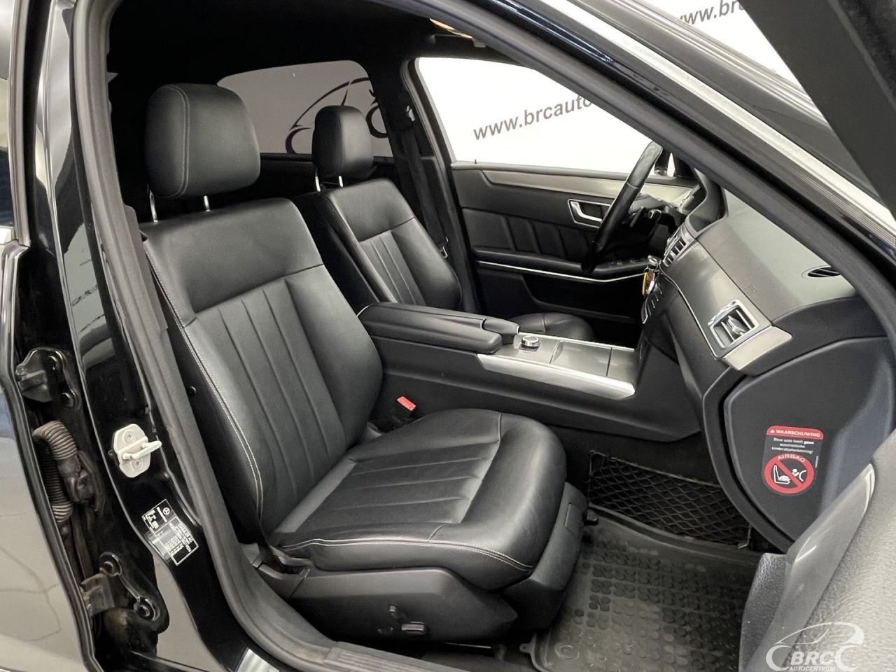 Mercedes-Benz E200 | 6