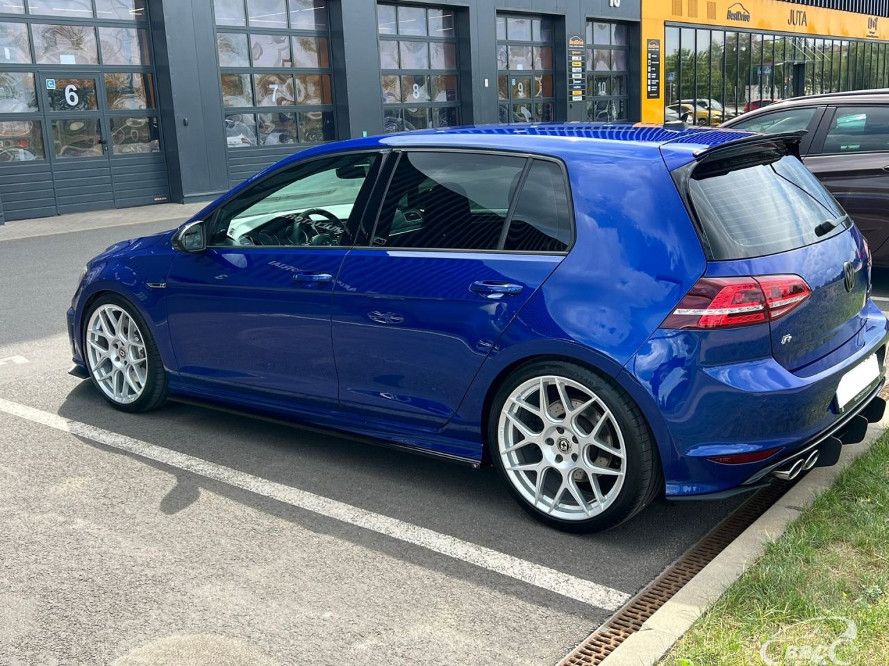 Volkswagen Golf | 1