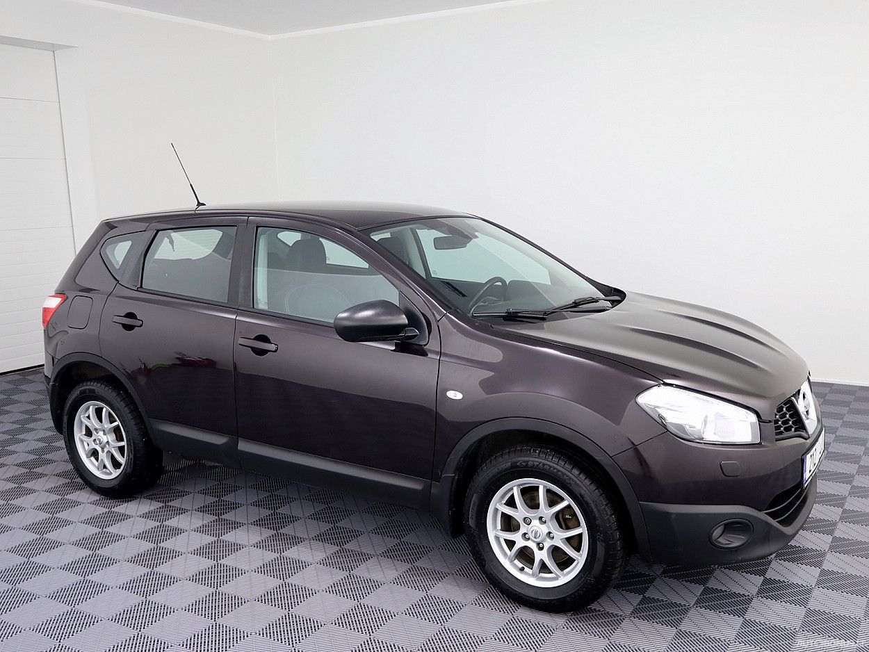 Nissan Qashqai, 1.6 l., Внедорожник