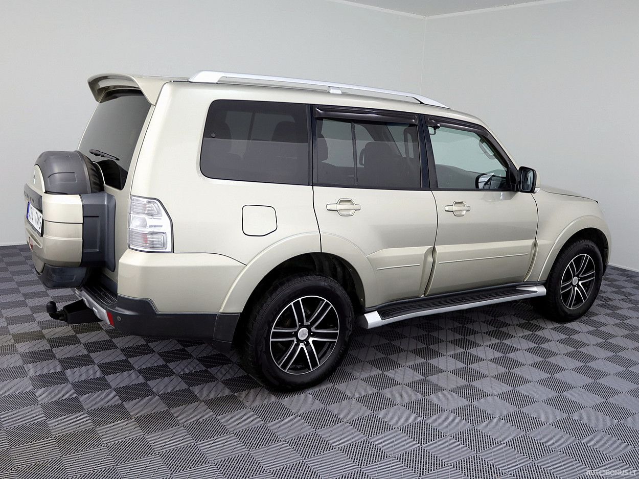 Mitsubishi Pajero | 2