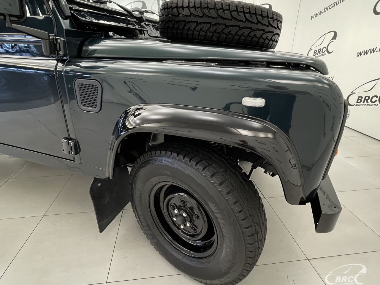 Land Rover Defender | 35