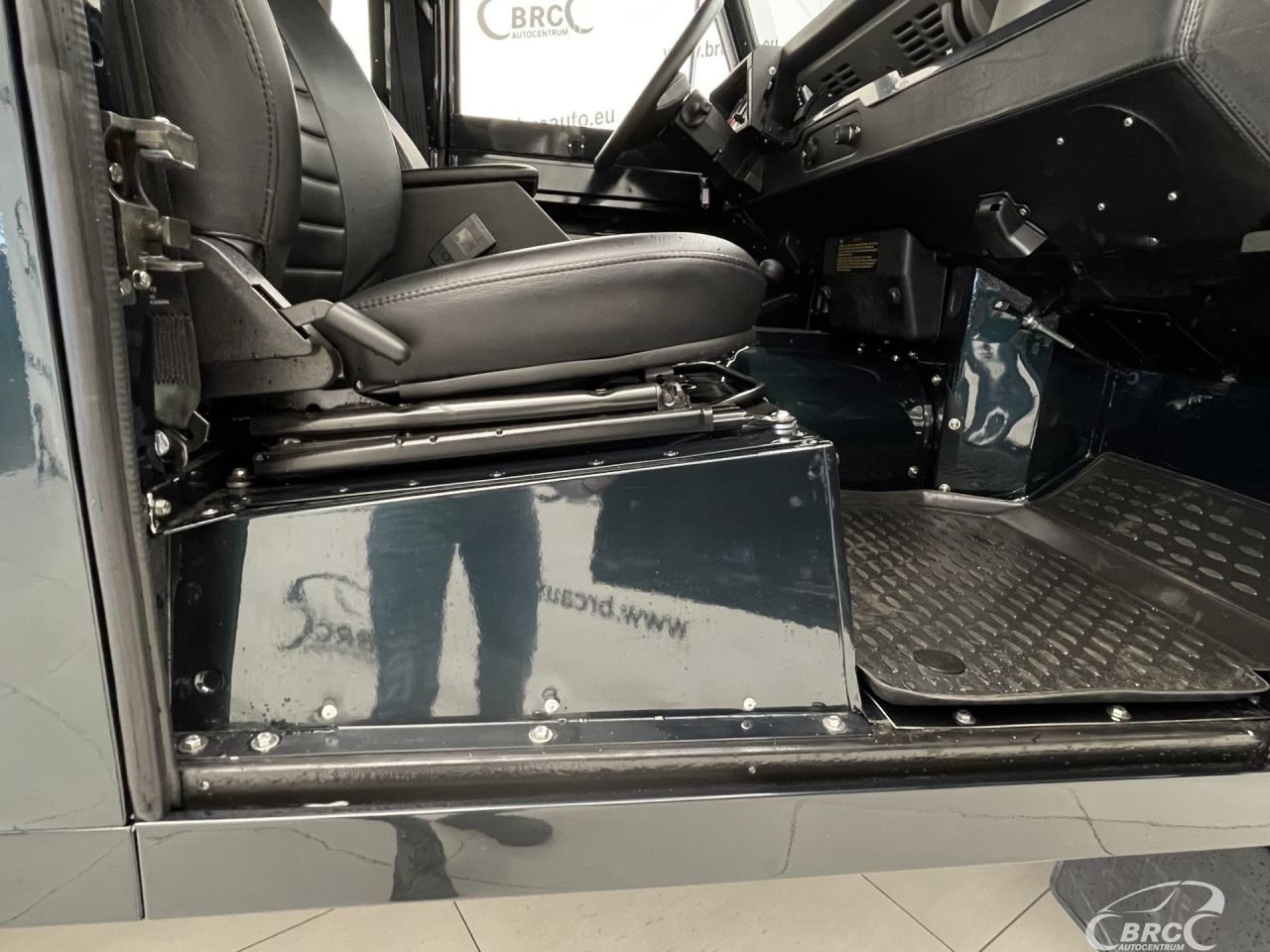 Land Rover Defender | 4