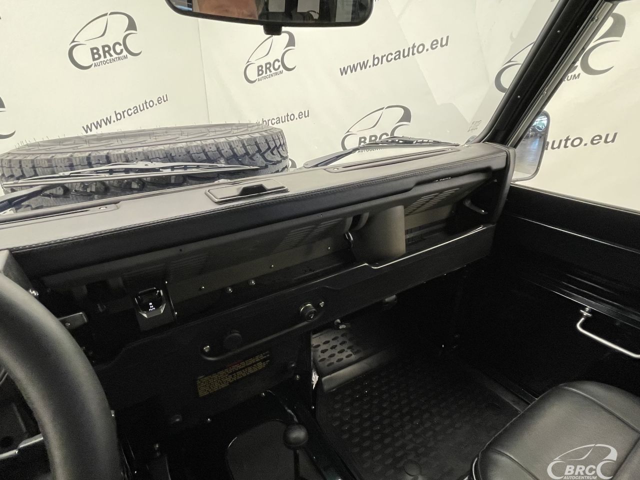 Land Rover Defender | 28