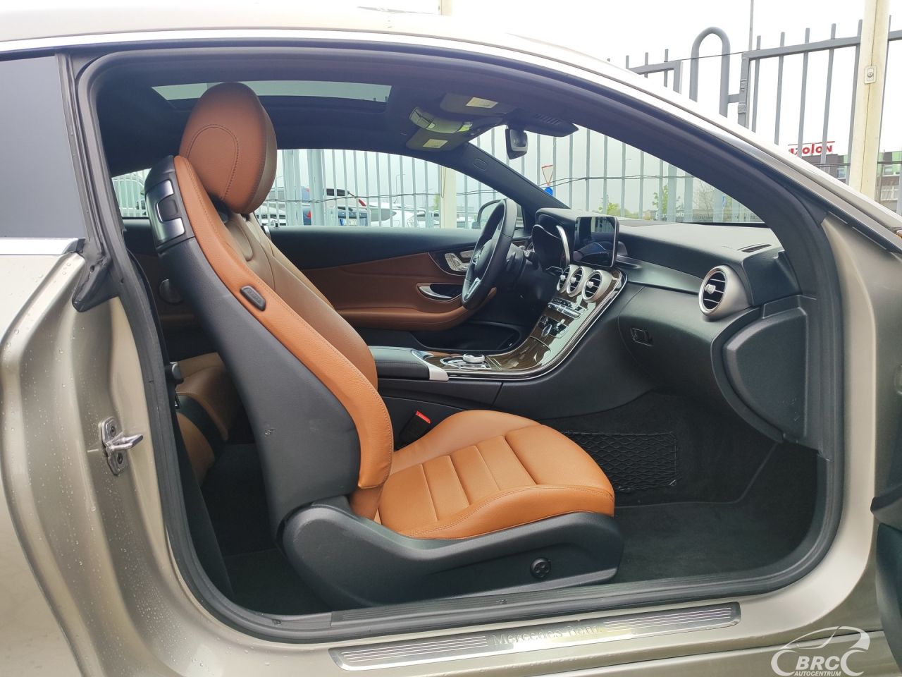 Mercedes-Benz C300 | 6
