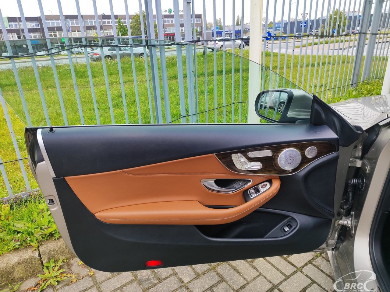 Mercedes-Benz C300 | 12