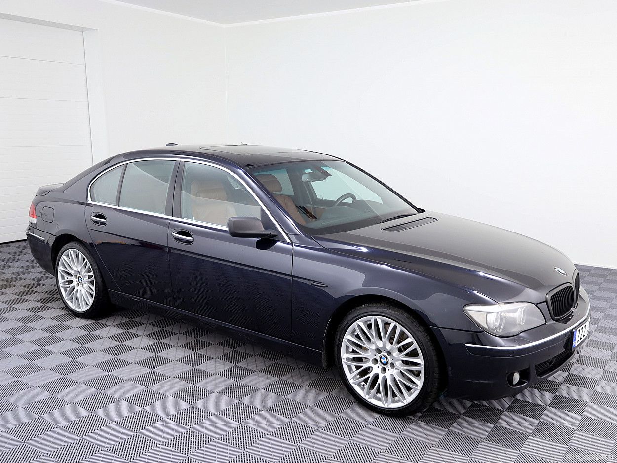 BMW 745