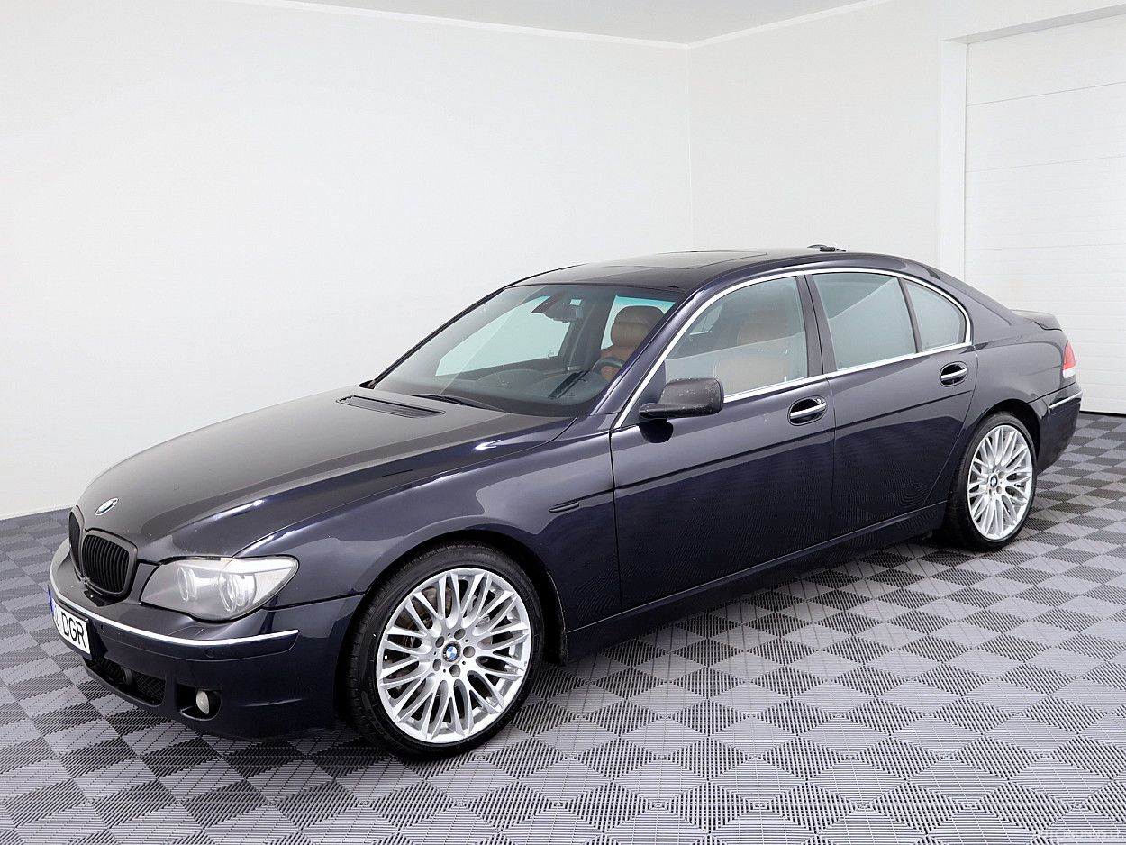 BMW 745 | 1