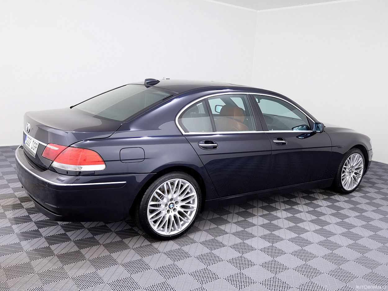 BMW 745 | 2