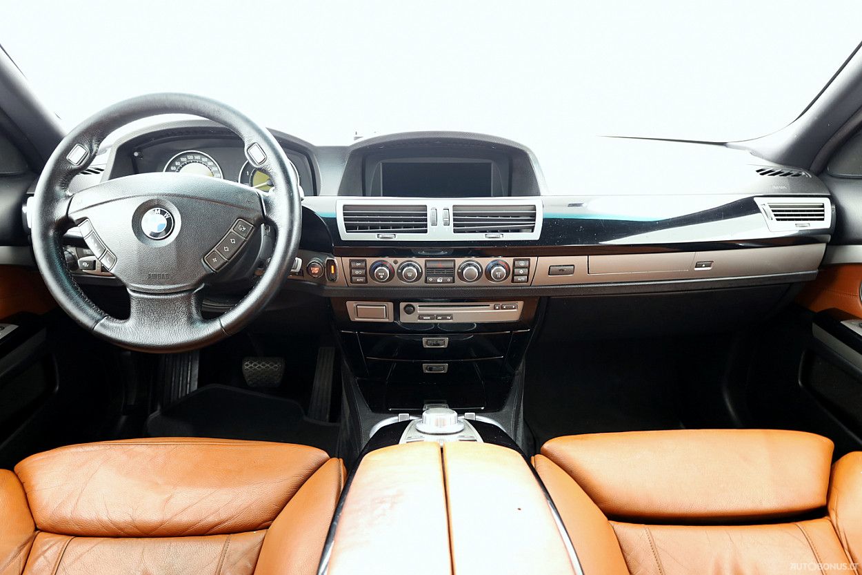 BMW 745 | 4