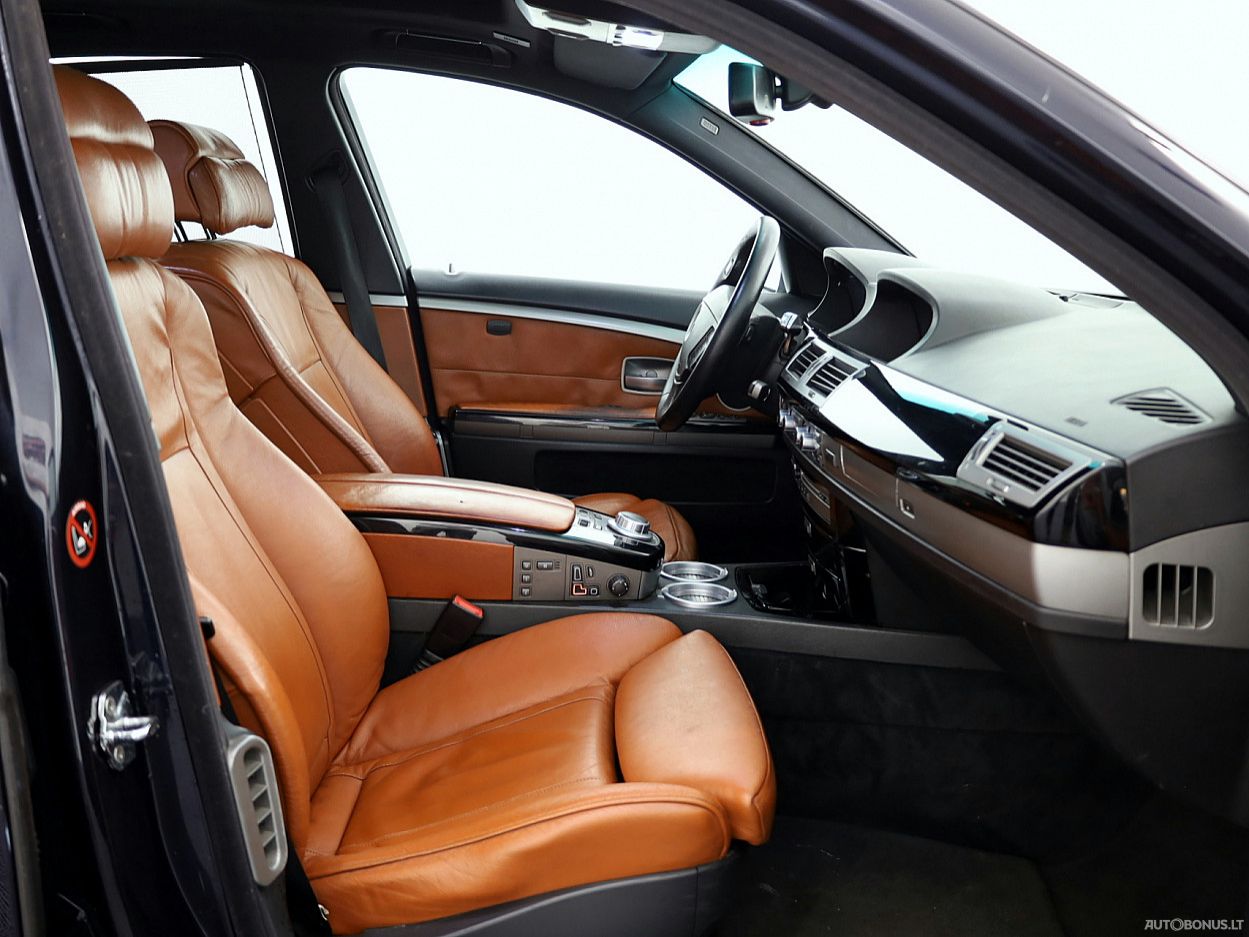 BMW 745 | 5