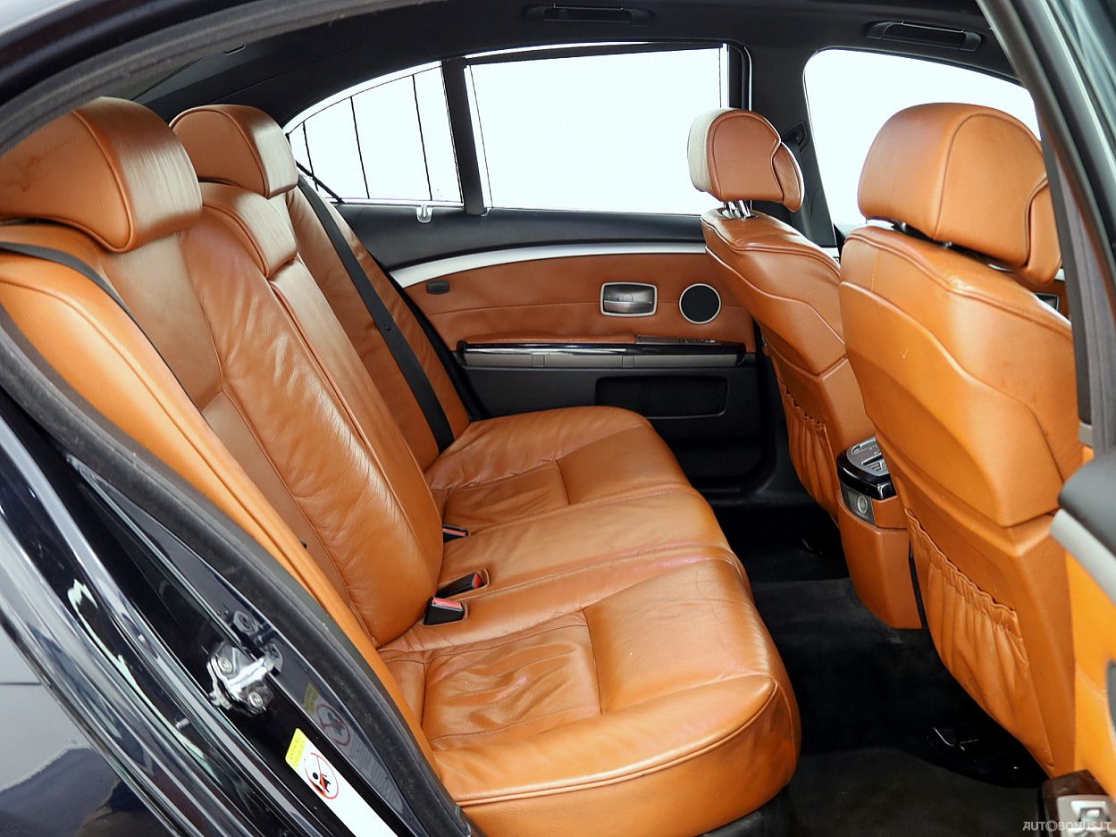 BMW 745 | 6