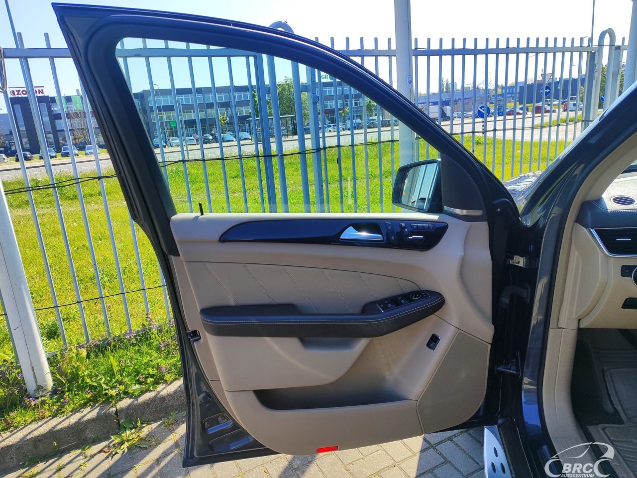 Mercedes-Benz GL450 | 16