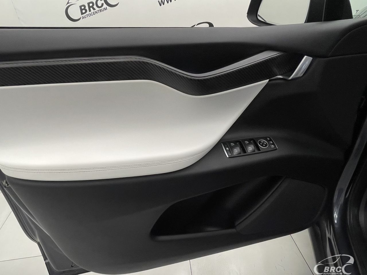 Tesla Model X | 18