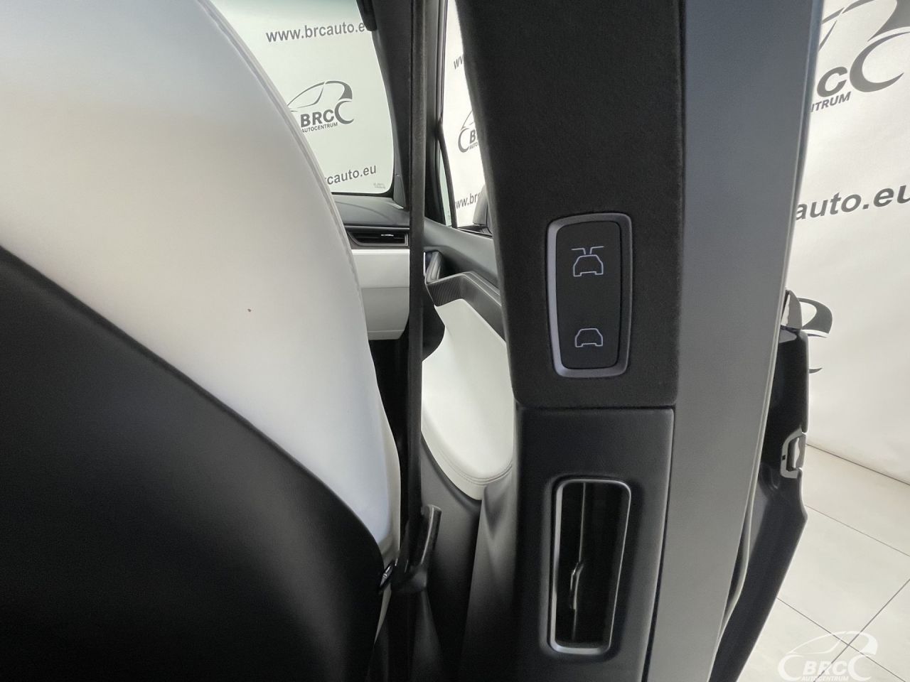 Tesla Model X | 14