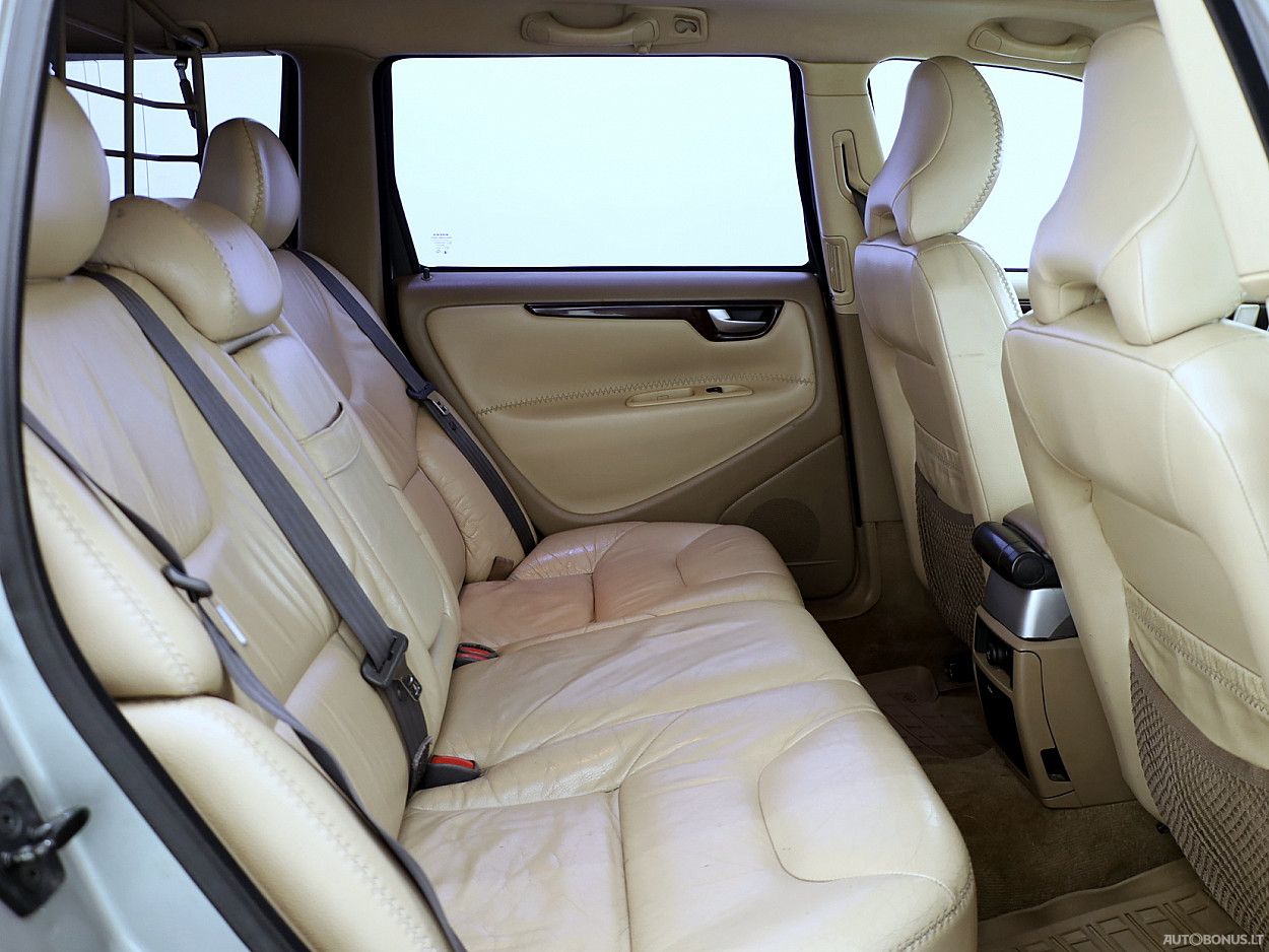 Volvo XC70 | 6