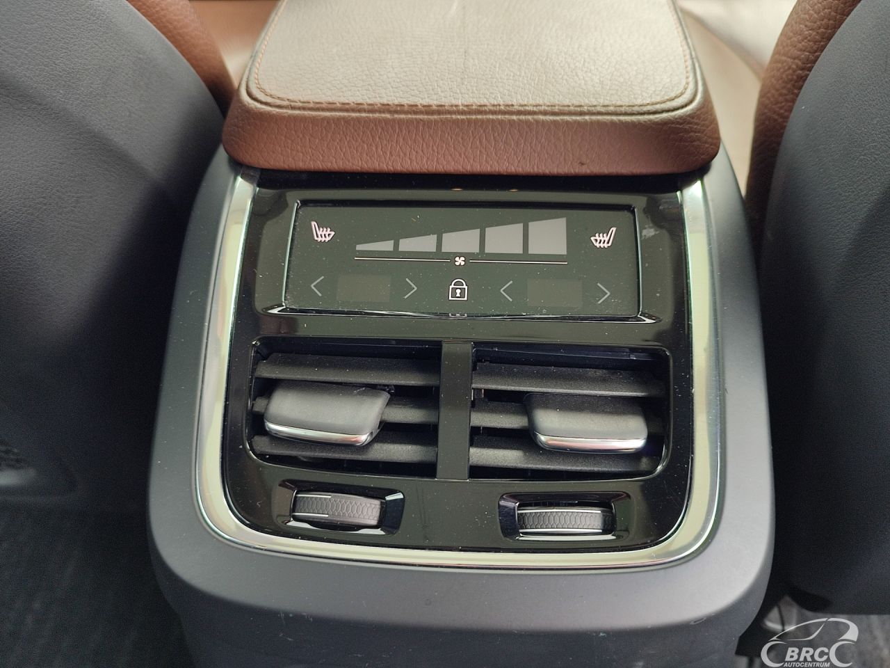 Volvo XC90 | 10