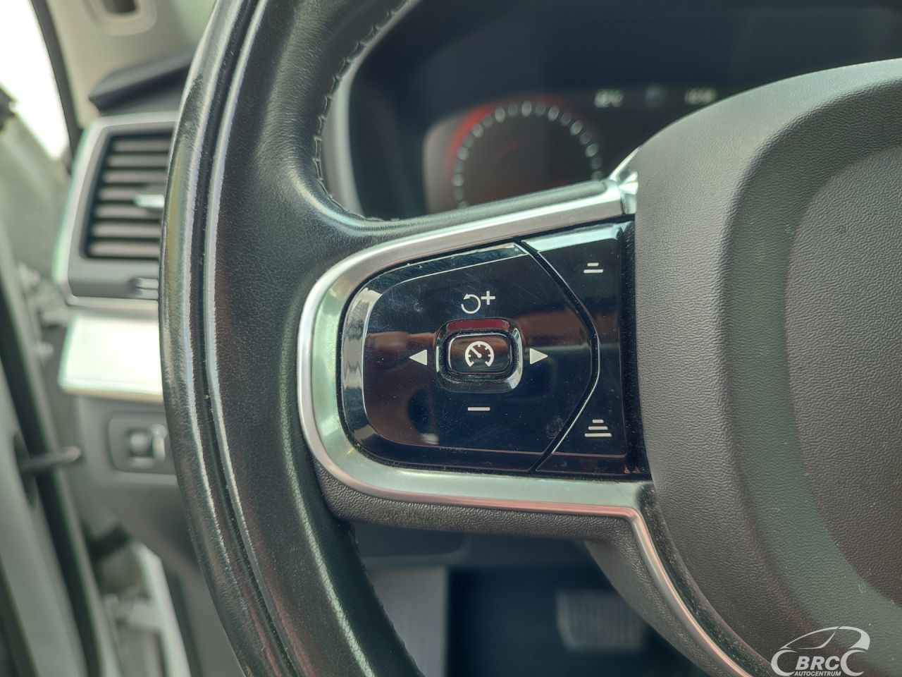 Volvo XC90 | 25