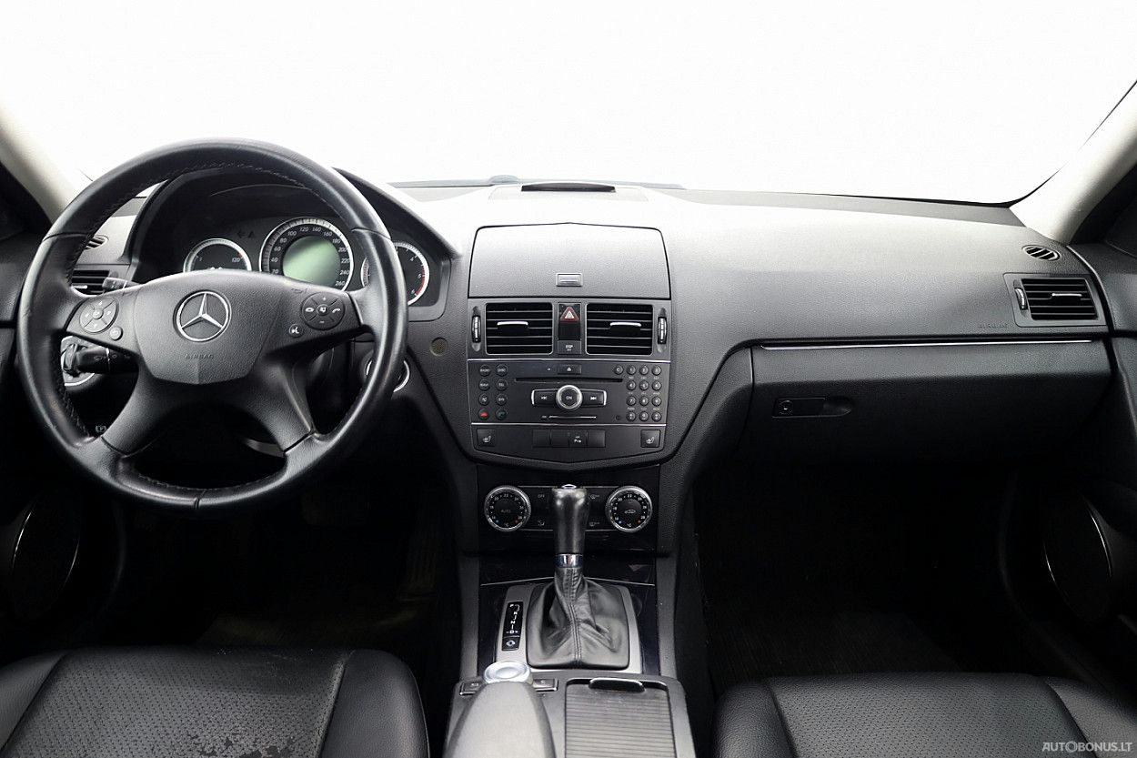 Mercedes-Benz C200 | 4