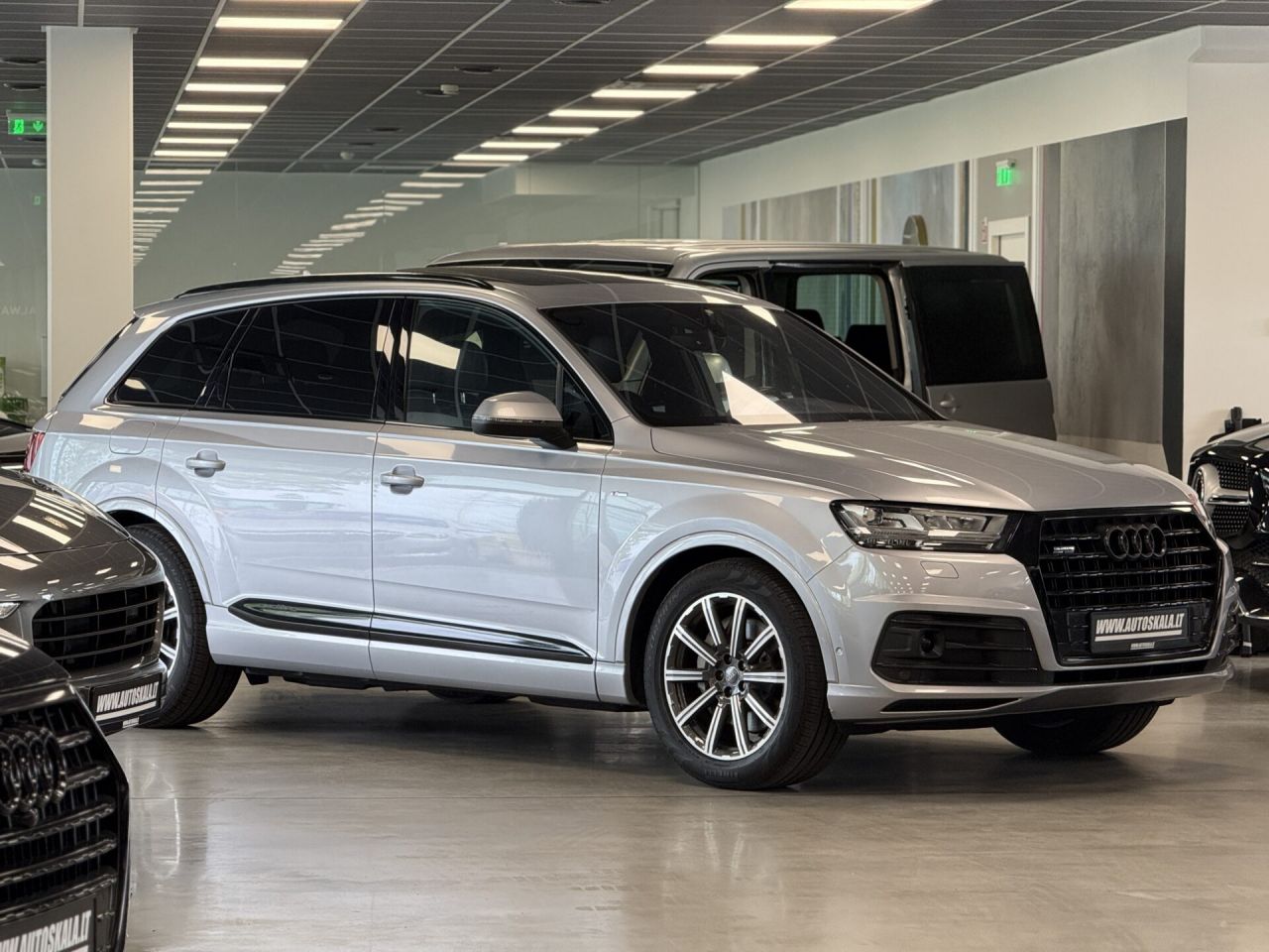 Audi Q7 | 32