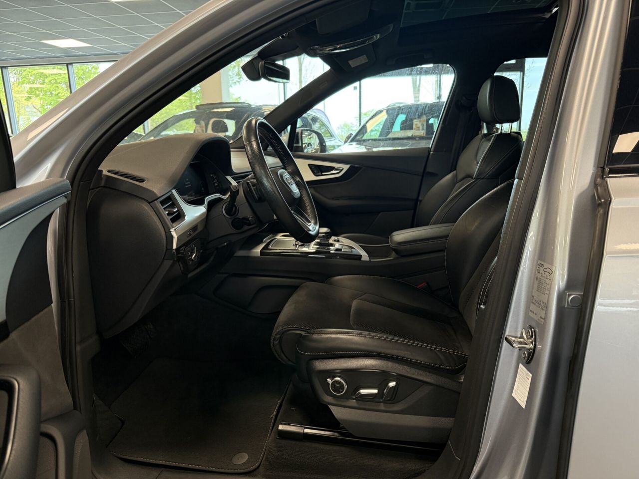 Audi Q7 | 10