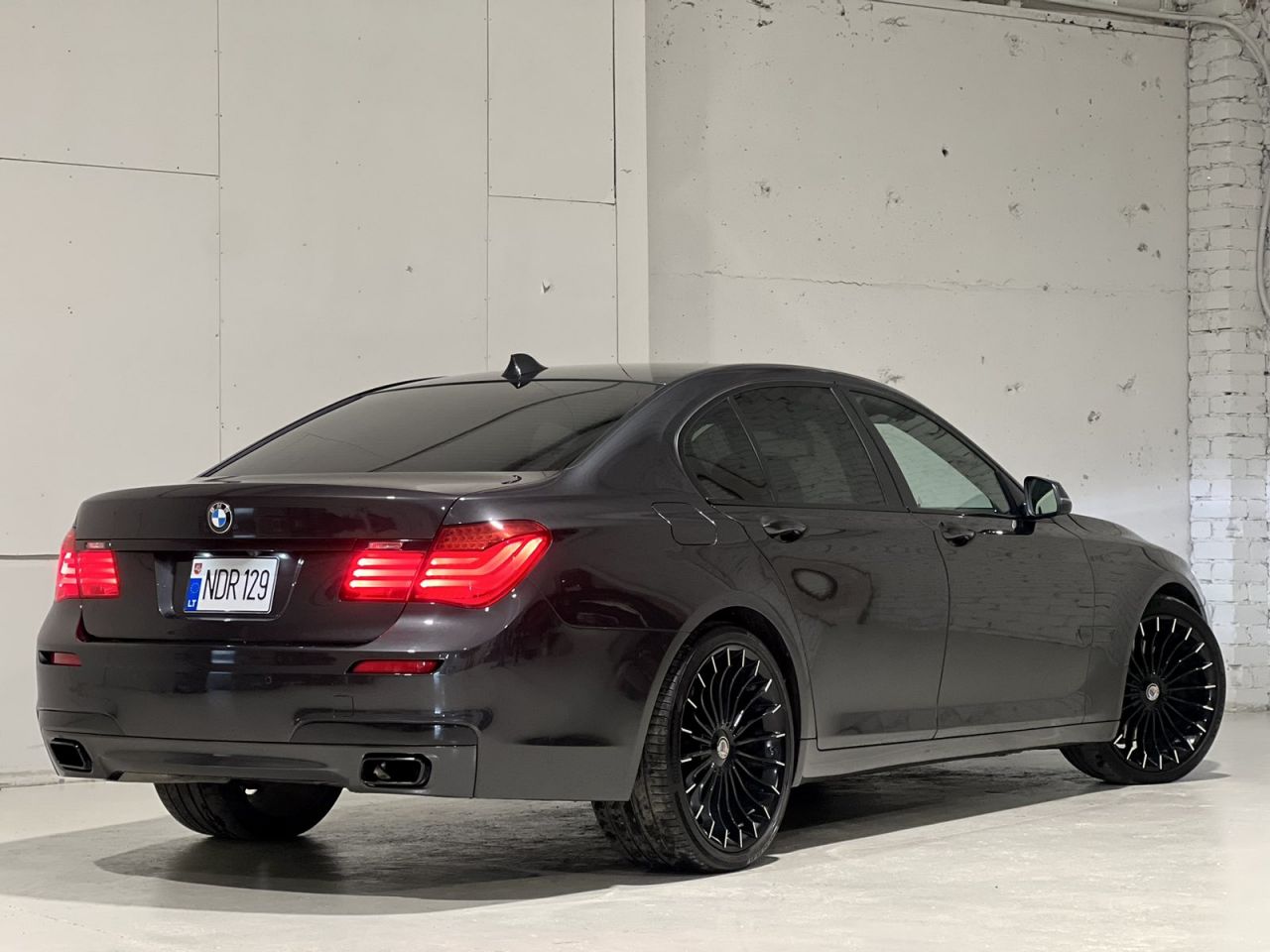 BMW 750 | 4