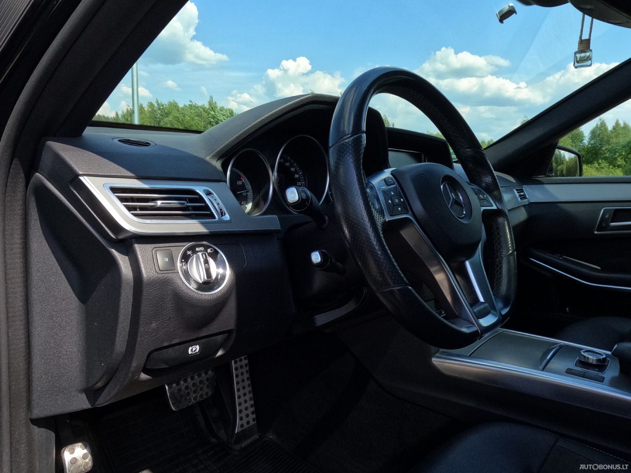 Mercedes-Benz E220 | 10